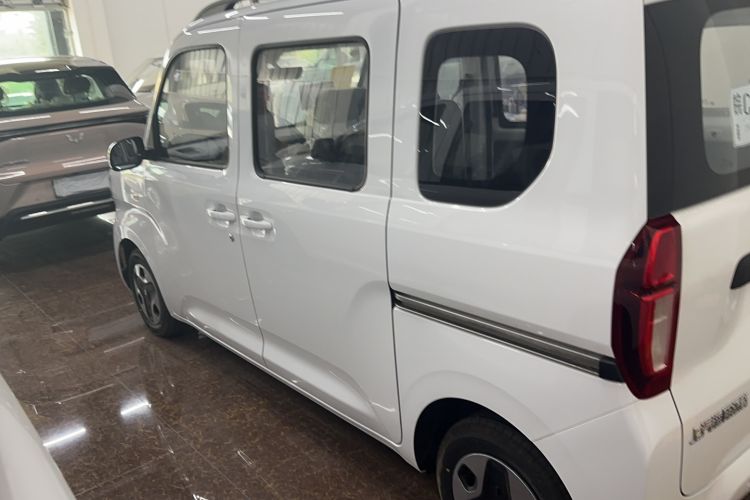 Used Wuling Zhiguang New Energy 2025 Model 305km Ambitious Edition Left Side