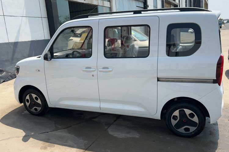 Used Wuling Zhiguang New Energy 2025 Model 305km Ambitious Edition Left Side