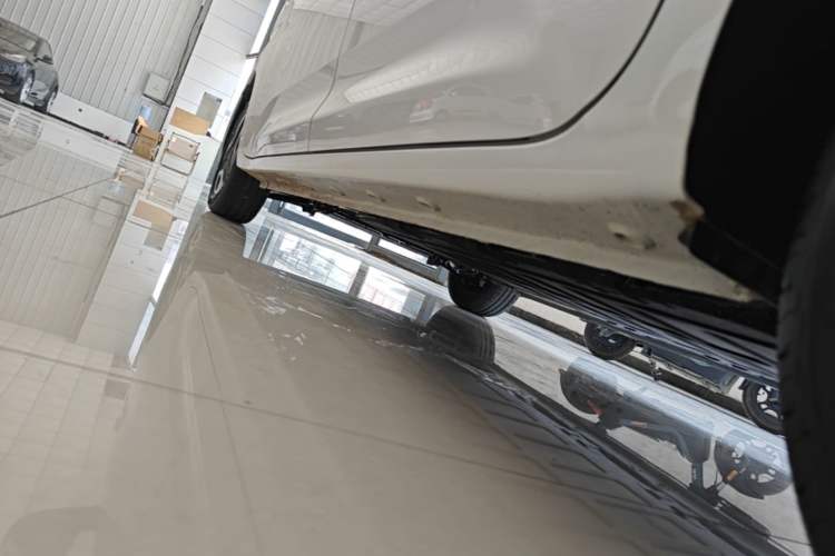 Used Wuling Zhiguang New Energy 2025 Model 305km Ambitious Edition Left Side Sill