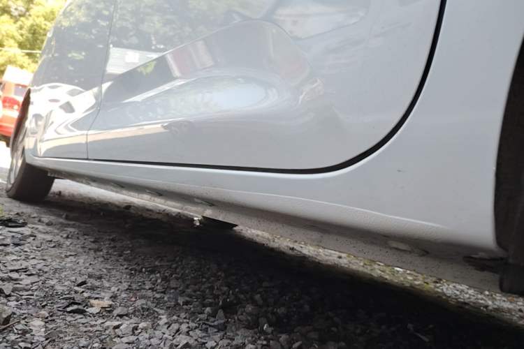 Used Wuling Zhiguang New Energy 2025 Model 305km Ambitious Edition Left Side Sill