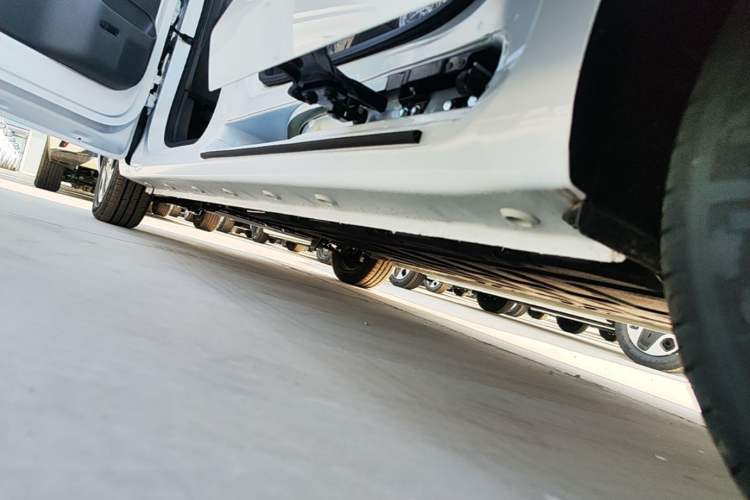 Used Wuling Zhiguang New Energy 2025 Model 305km Ambitious Edition Left Side Sill