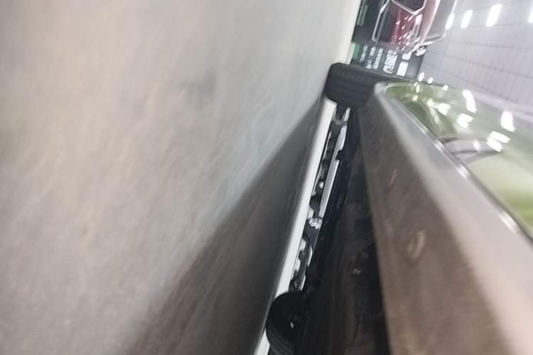 Used Wuling Zhiguang New Energy 2025 Model 305km Ambitious Edition Left Side Sill