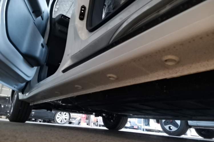 Used Wuling Zhiguang New Energy 2025 Model 305km Ambitious Edition Left Side Sill