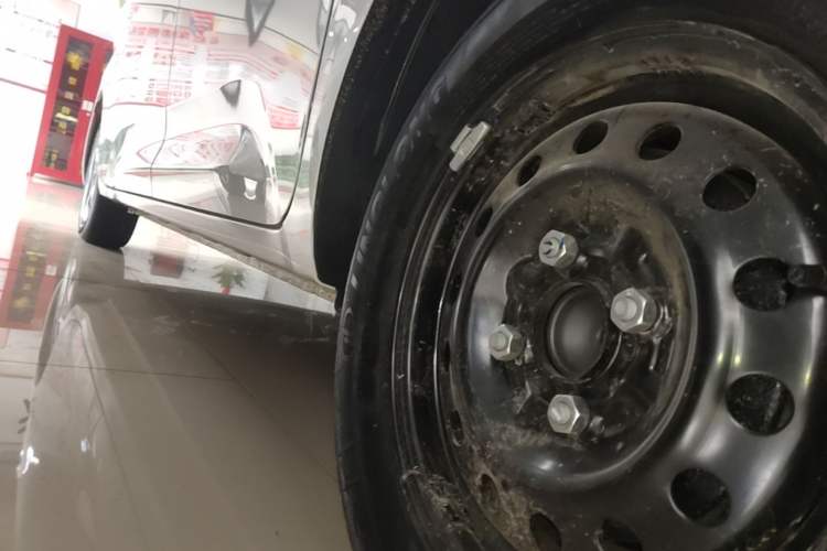 Used Wuling Zhiguang New Energy 2025 Model 305km Ambitious Edition Left Side Sill