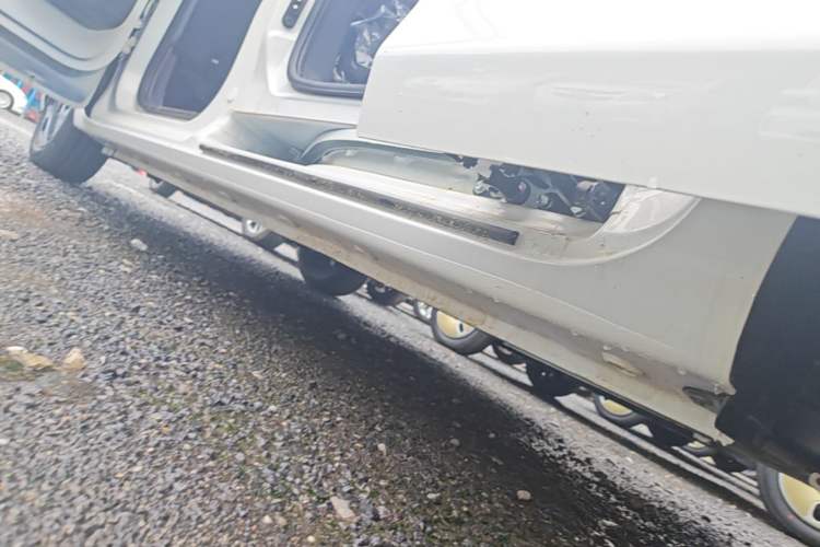 Used Wuling Zhiguang New Energy 2025 Model 305km Ambitious Edition Left Side Sill