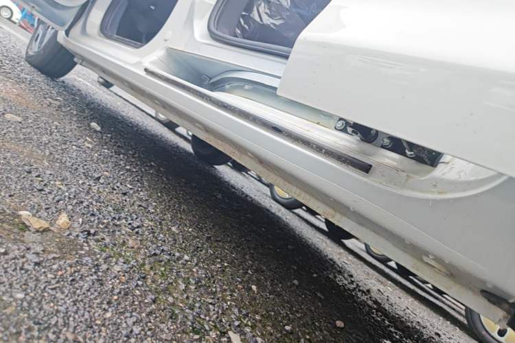 Used Wuling Zhiguang New Energy 2025 Model 305km Ambitious Edition Left Side Sill