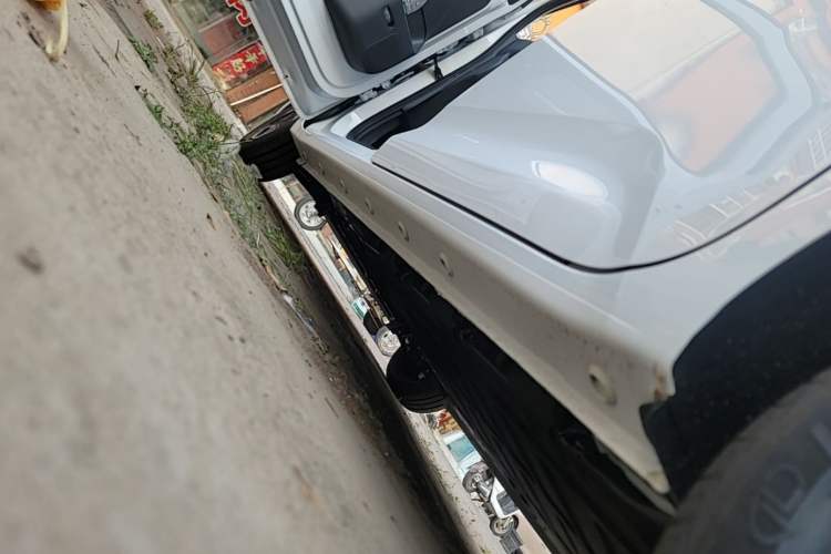 Used Wuling Zhiguang New Energy 2025 Model 305km Ambitious Edition Left Side Sill