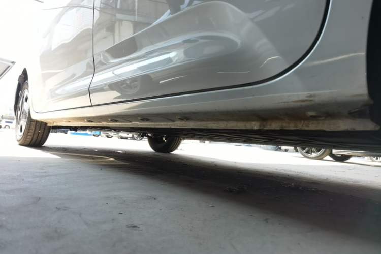 Used Wuling Zhiguang New Energy 2025 Model 305km Ambitious Edition Left Side Sill