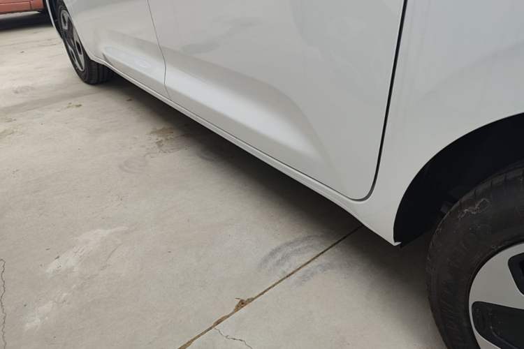 Used Wuling Zhiguang New Energy 2025 Model 305km Ambitious Edition Left Side Sill