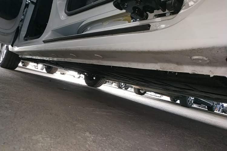 Used Wuling Zhiguang New Energy 2025 Model 305km Ambitious Edition Left Side Sill