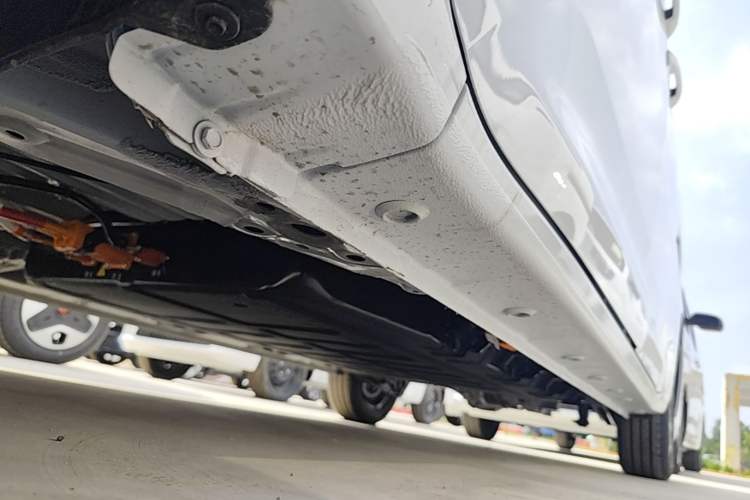 Used Wuling Zhiguang New Energy 2025 Model 305km Ambitious Edition Left Side Sill
