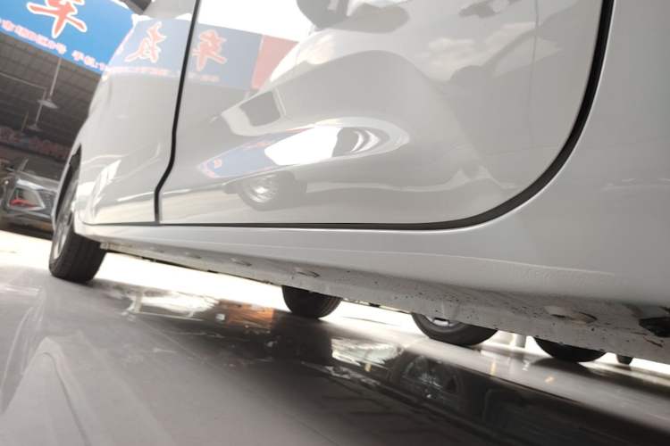 Used Wuling Zhiguang New Energy 2025 Model 305km Ambitious Edition Left Side Sill