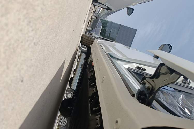 Used Wuling Zhiguang New Energy 2025 Model 305km Ambitious Edition Left Side Sill