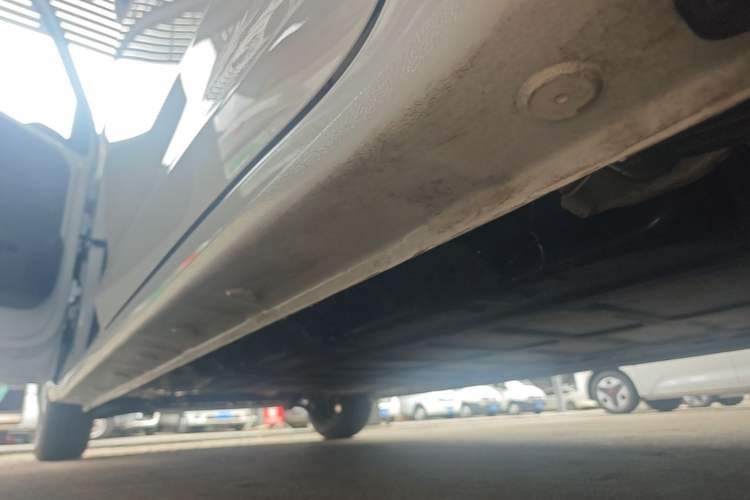 Used Wuling Zhiguang New Energy 2025 Model 305km Ambitious Edition Left Side Sill