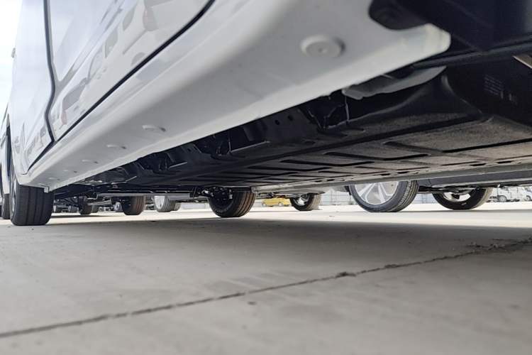 Used Wuling Zhiguang New Energy 2025 Model 305km Ambitious Edition Left Side Sill