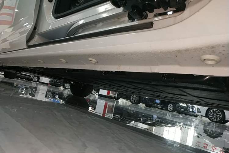 Used Wuling Zhiguang New Energy 2025 Model 305km Ambitious Edition Left Side Sill