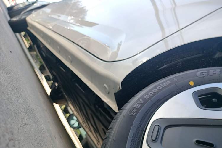 Used Wuling Zhiguang New Energy 2025 Model 305km Ambitious Edition Left Side Sill