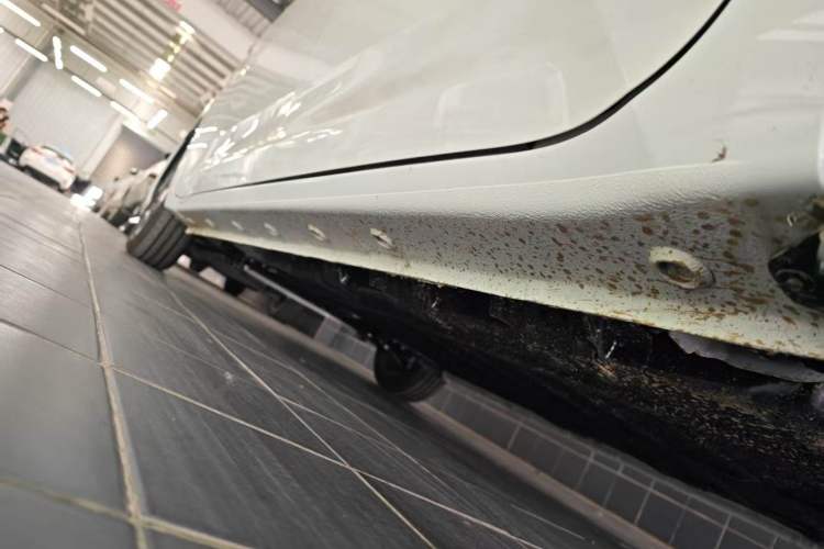 Used Wuling Zhiguang New Energy 2025 Model 305km Ambitious Edition Left Side Sill