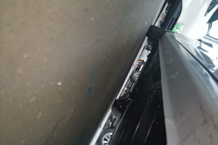 Used Wuling Zhiguang New Energy 2025 Standard Model Left Side Sill