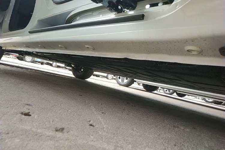Used Wuling Zhiguang New Energy 2025 Model 305km Ambitious Edition Left Side Sill