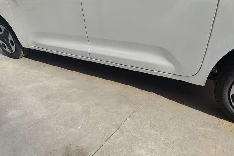 Used Wuling Zhiguang New Energy 2025 Model 305km Ambitious Edition Left Side Sill
