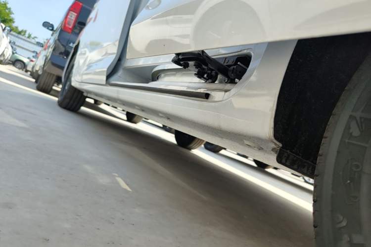 Used Wuling Zhiguang New Energy 2025 Standard Model Left Side Sill