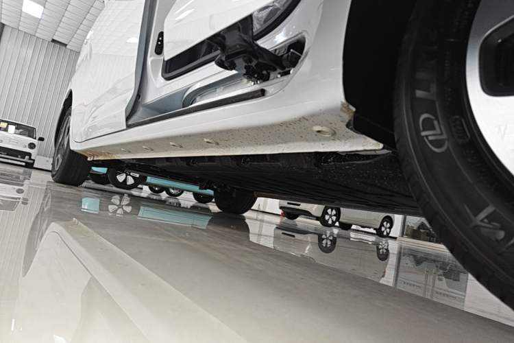 Used Wuling Zhiguang New Energy 2025 Model 305km Ambitious Edition Left Side Sill
