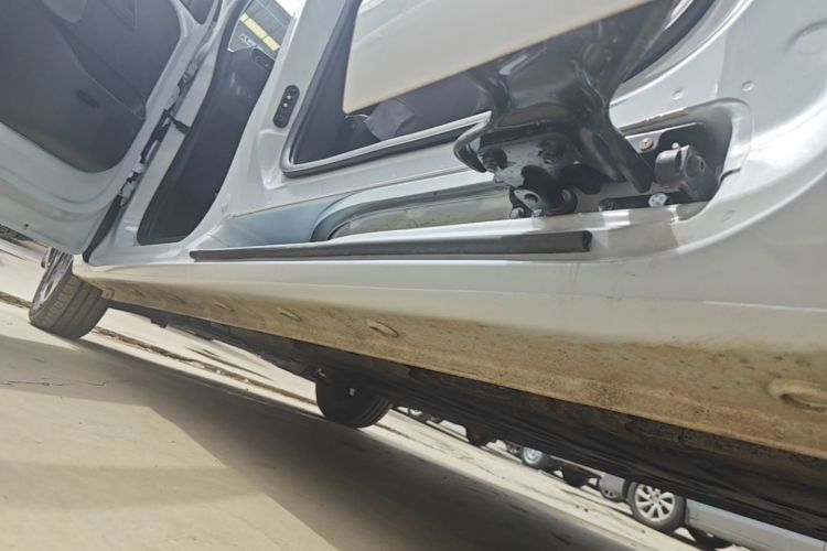 Used Wuling Zhiguang New Energy 2025 Model 305km Ambitious Edition Left Side Sill