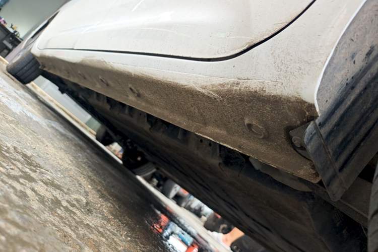 Used Wuling Zhiguang New Energy 2025 Model 305km Ambitious Edition Left Side Sill