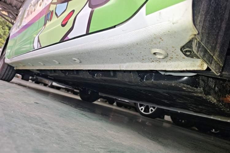 Used Wuling Zhiguang New Energy 2025 Model 305km Ambitious Edition Left Side Sill