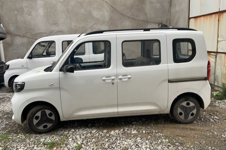 Used Wuling Zhiguang New Energy 2025 Model 305km Ambitious Edition Left Side