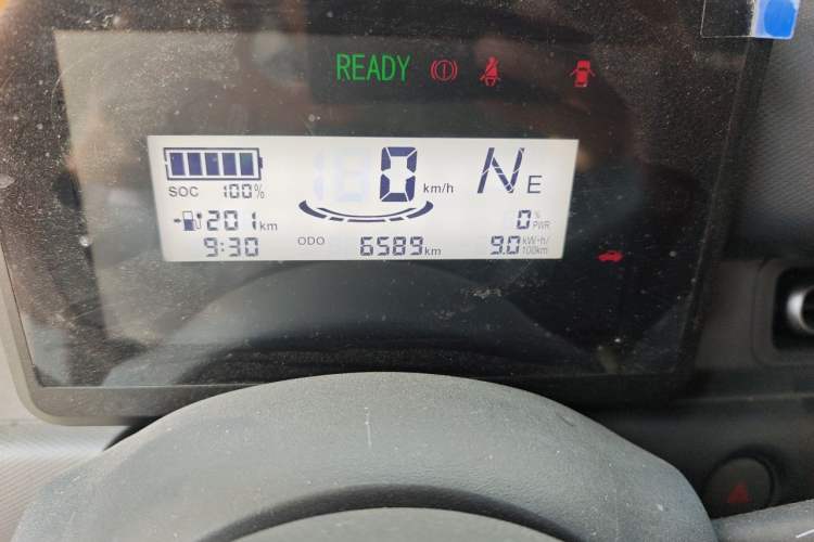 Used Wuling Zhiguang New Energy 2025 Standard Model Odometer Close Up