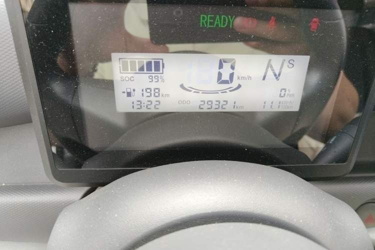 Used Wuling Zhiguang New Energy 2025 Comfort Model Odometer Close Up