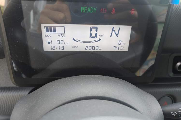 Used Wuling Zhiguang New Energy 2025 Standard Model Odometer Close Up