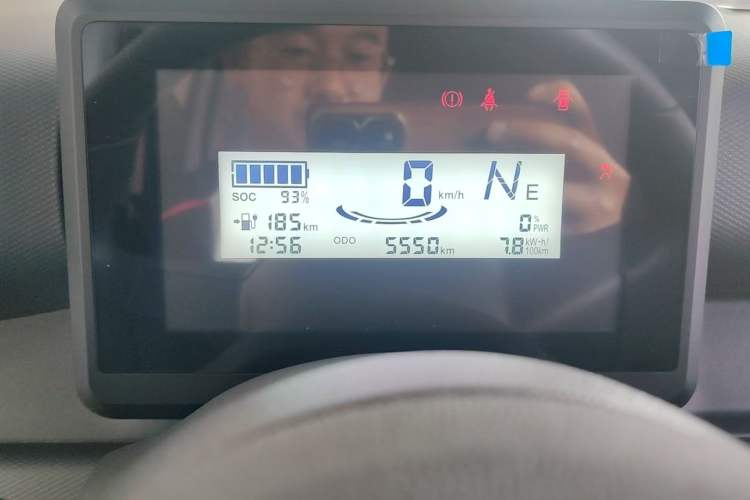 Used Wuling Zhiguang New Energy 2025 Standard Model Odometer Close Up