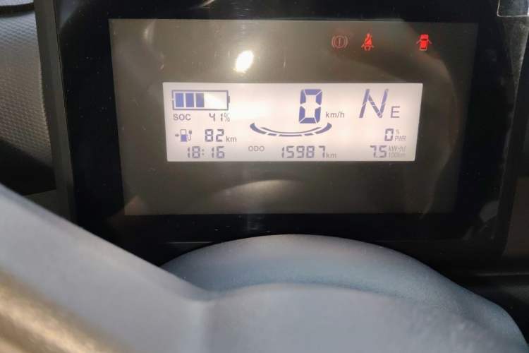 Used Wuling Zhiguang New Energy 2025 Standard Model Odometer Close Up