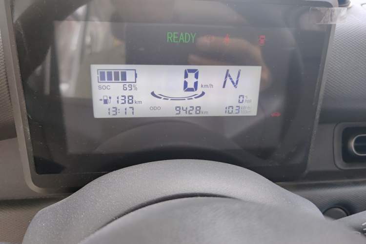 Used Wuling Zhiguang New Energy 2025 Comfort Model Odometer Close Up