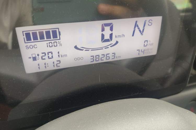 Used Wuling Zhiguang New Energy 2025 Standard Model Odometer Close Up
