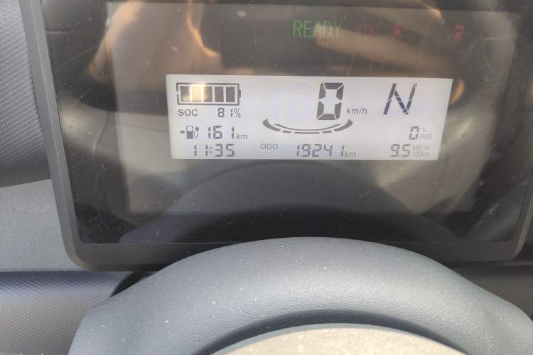 Used Wuling Zhiguang New Energy 2025 Standard Model Odometer Close Up
