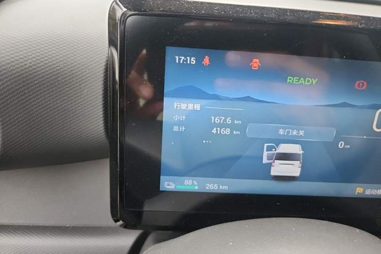 Used Wuling Zhiguang New Energy 2025 Model 305km Ambitious Edition Odometer Close Up