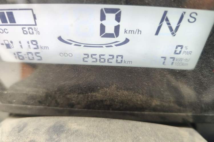 Used Wuling Zhiguang New Energy 2025 Standard Model Odometer Close Up