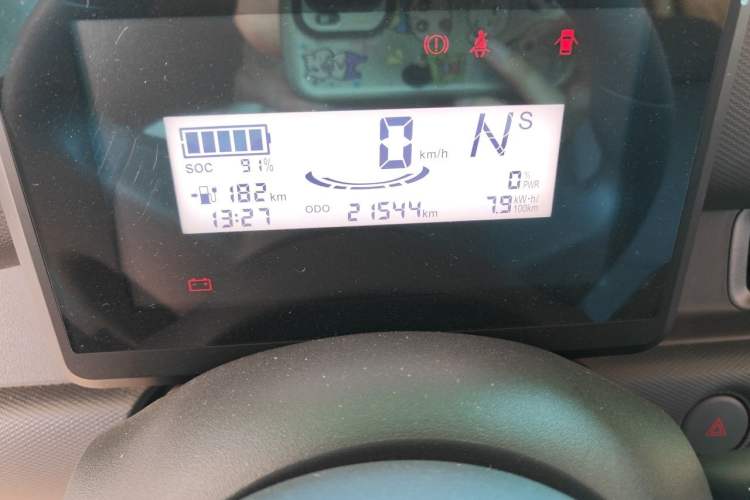 Used Wuling Zhiguang New Energy 2025 Standard Model Odometer Close Up