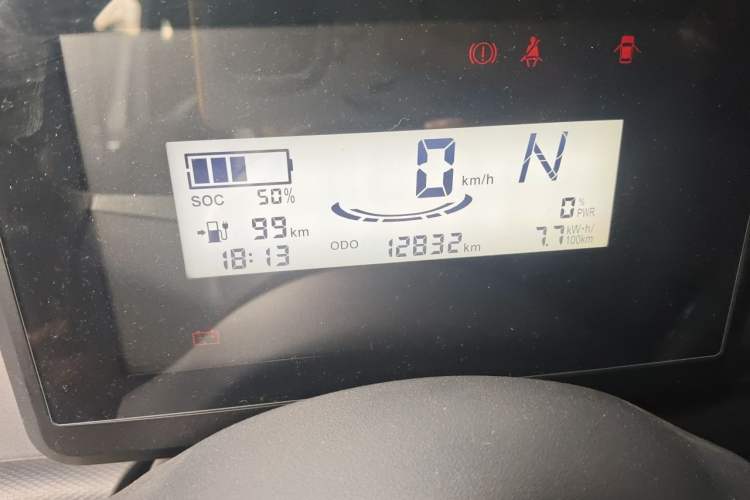 Used Wuling Zhiguang New Energy 2025 Standard Model Odometer Close Up