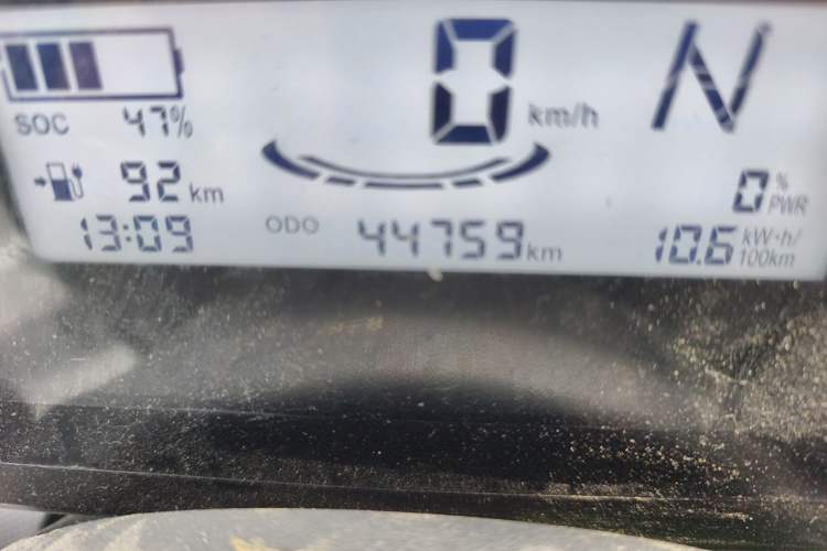 Used Wuling Zhiguang New Energy 2025 Comfort Model Odometer Close Up