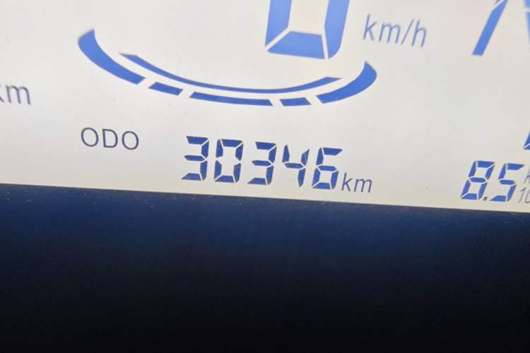 Used Wuling Zhiguang New Energy 2025 Standard Model Odometer Close Up