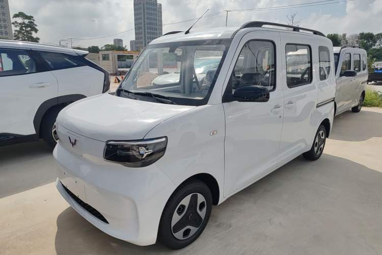Wuling Zhiguang New Energy 2025 Model 305km Ambitious Edition