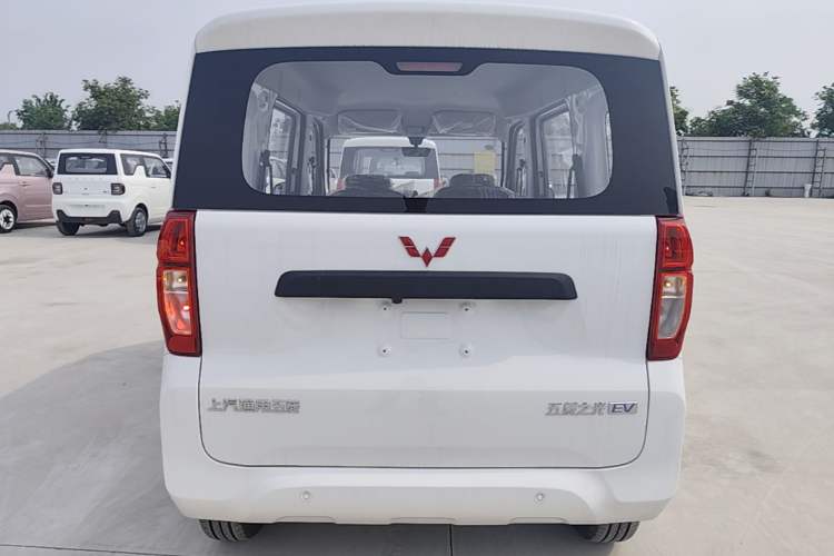 Used Wuling Zhiguang New Energy 2025 Model 305km Ambitious Edition Rear