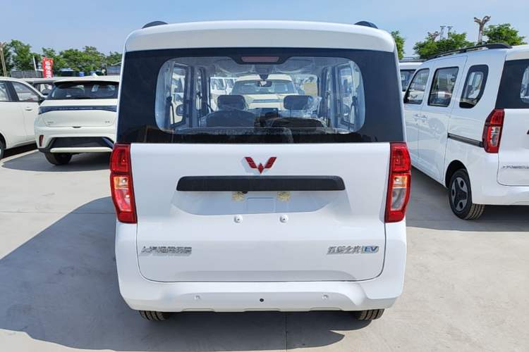 Used Wuling Zhiguang New Energy 2025 Model 305km Ambitious Edition Rear
