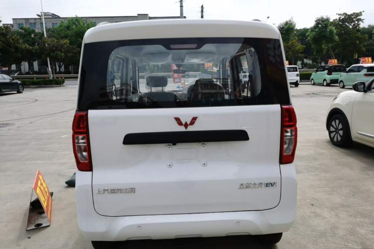 Used Wuling Zhiguang New Energy 2025 Model 305km Ambitious Edition Rear