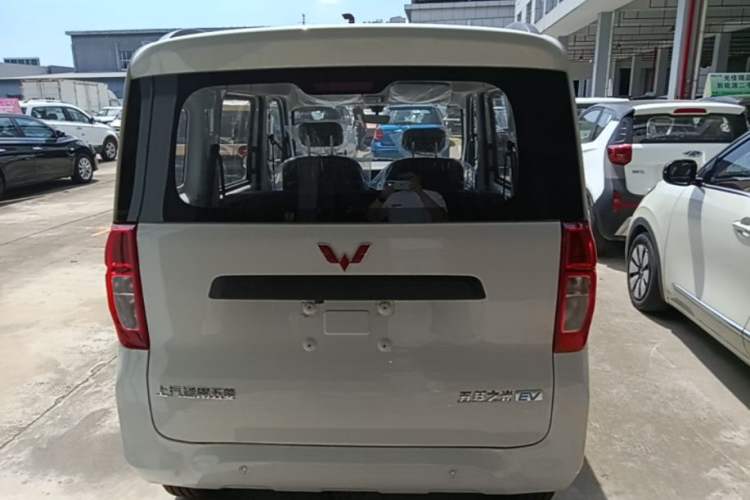 Used Wuling Zhiguang New Energy 2025 Model 305km Ambitious Edition Rear